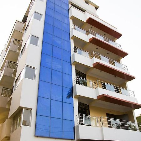Hotel Park Riviera Guwahati Esterno foto