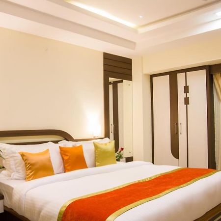 Hotel Park Riviera Guwahati Esterno foto