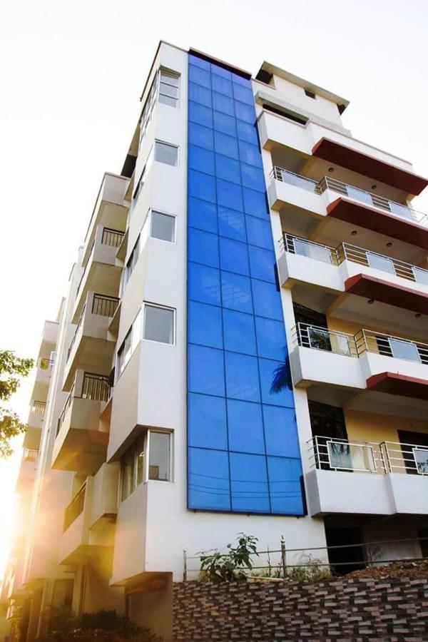 Hotel Park Riviera Guwahati Esterno foto