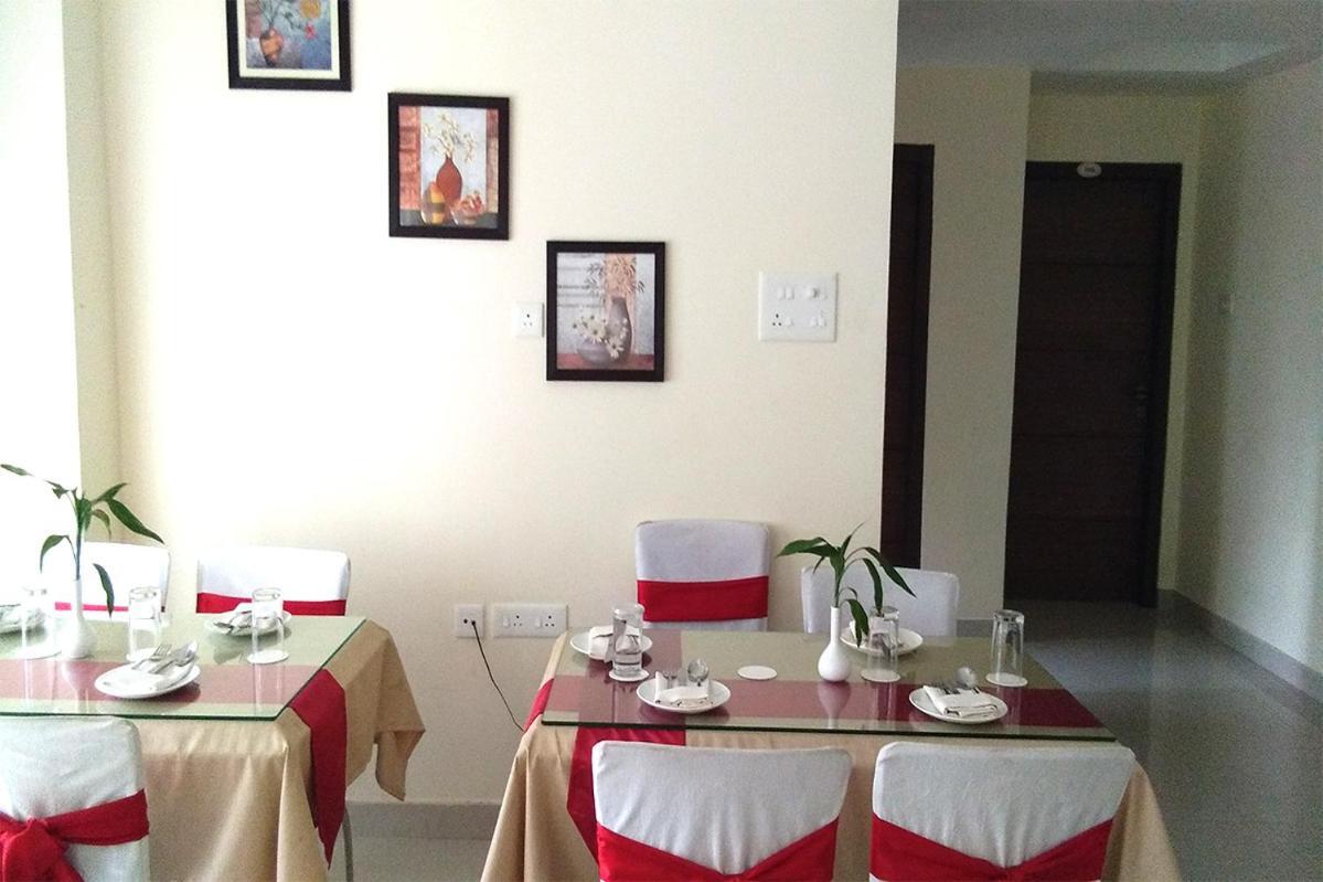 Hotel Park Riviera Guwahati Esterno foto