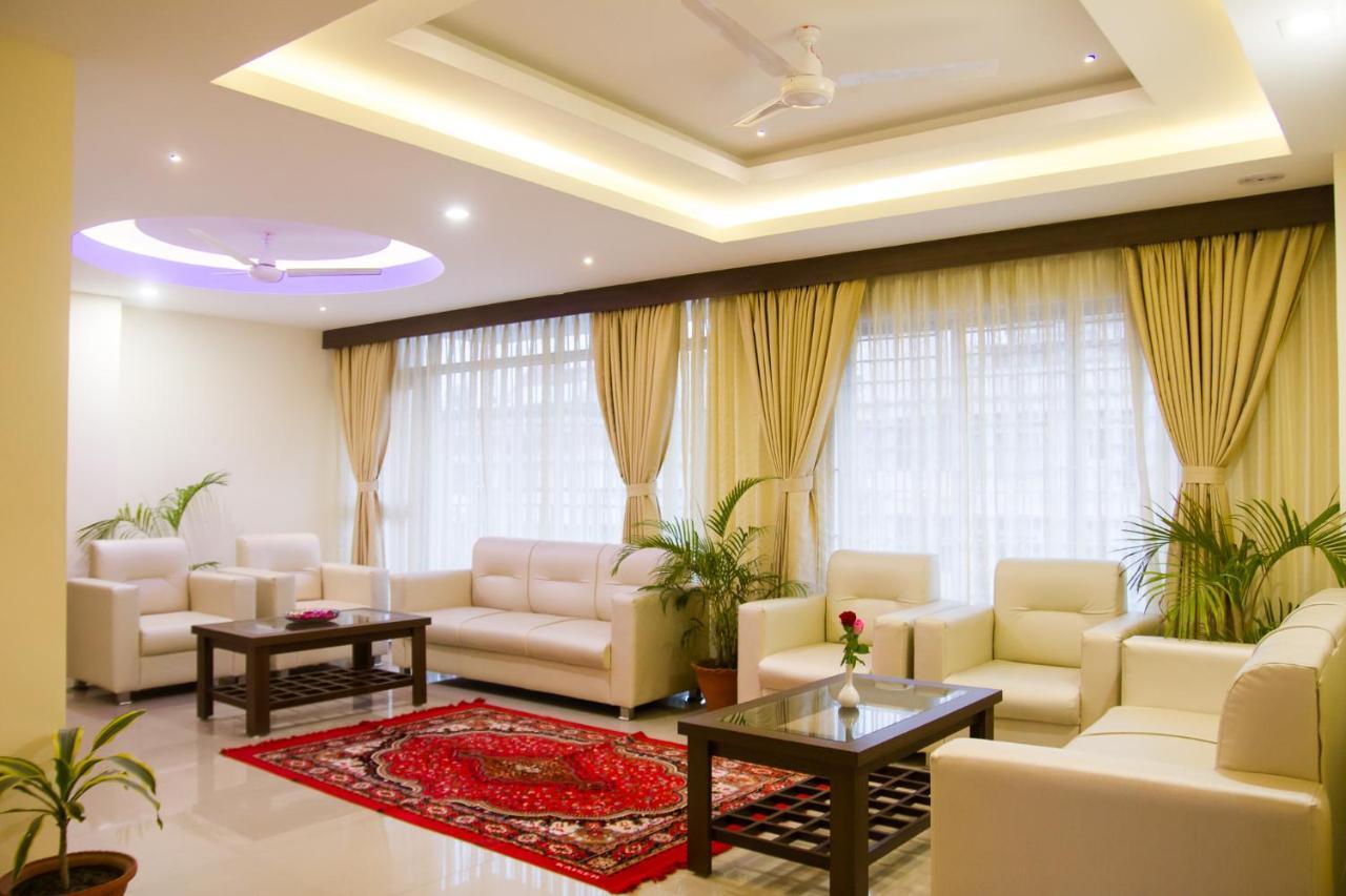 Hotel Park Riviera Guwahati Esterno foto