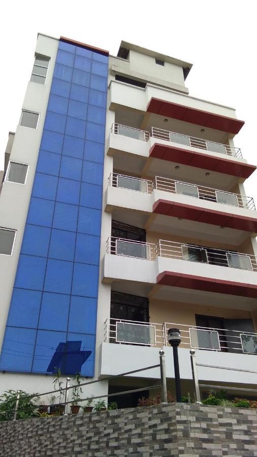 Hotel Park Riviera Guwahati Esterno foto
