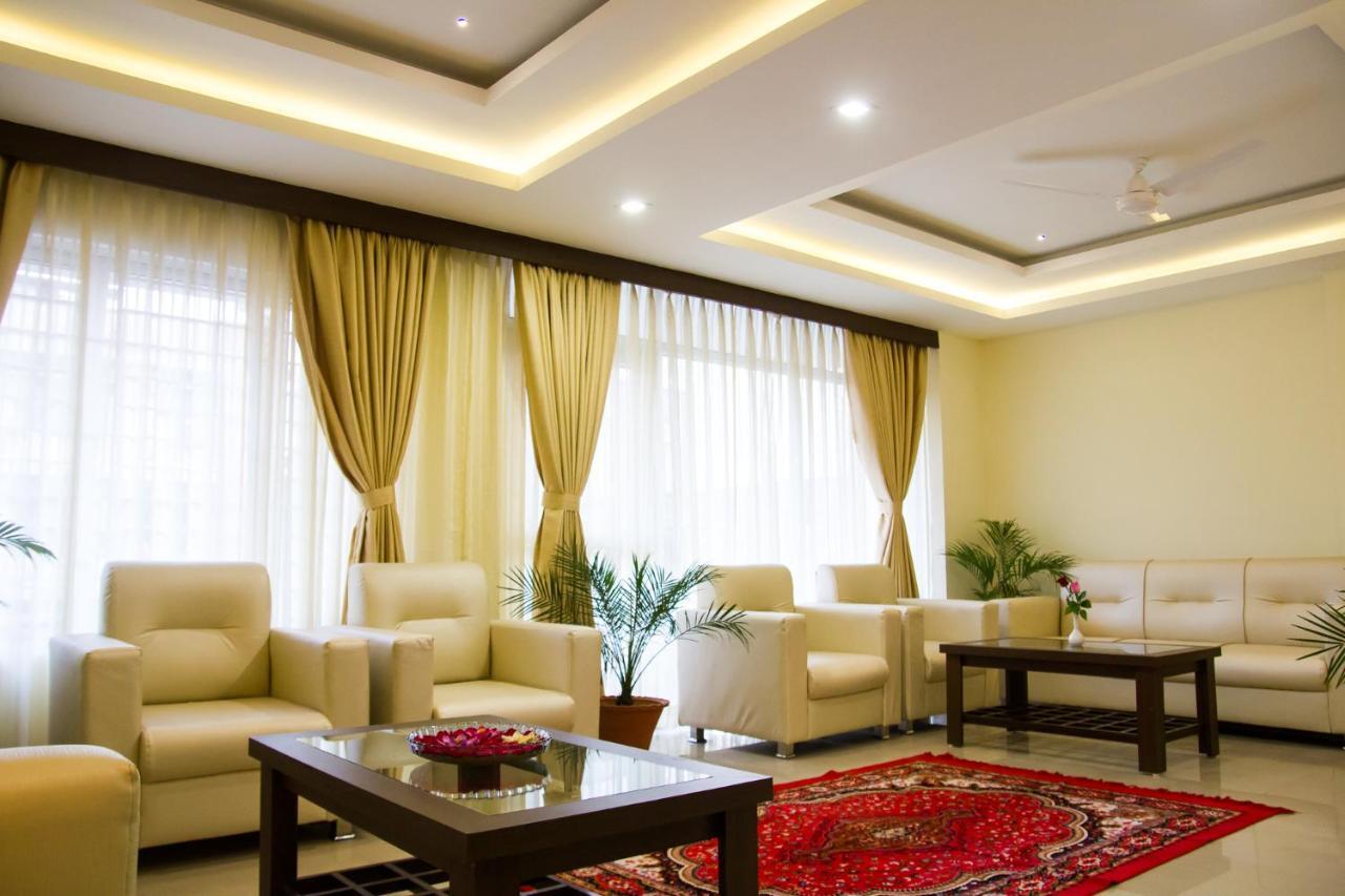 Hotel Park Riviera Guwahati Esterno foto
