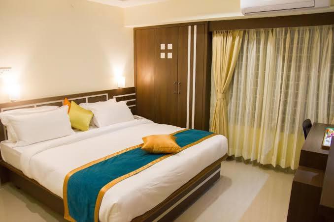 Hotel Park Riviera Guwahati Esterno foto